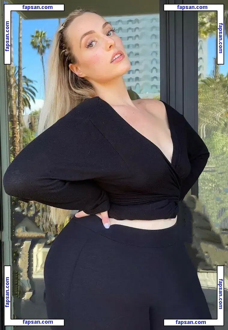 Grace Kinstler nude photo #0003 from OnlyFans