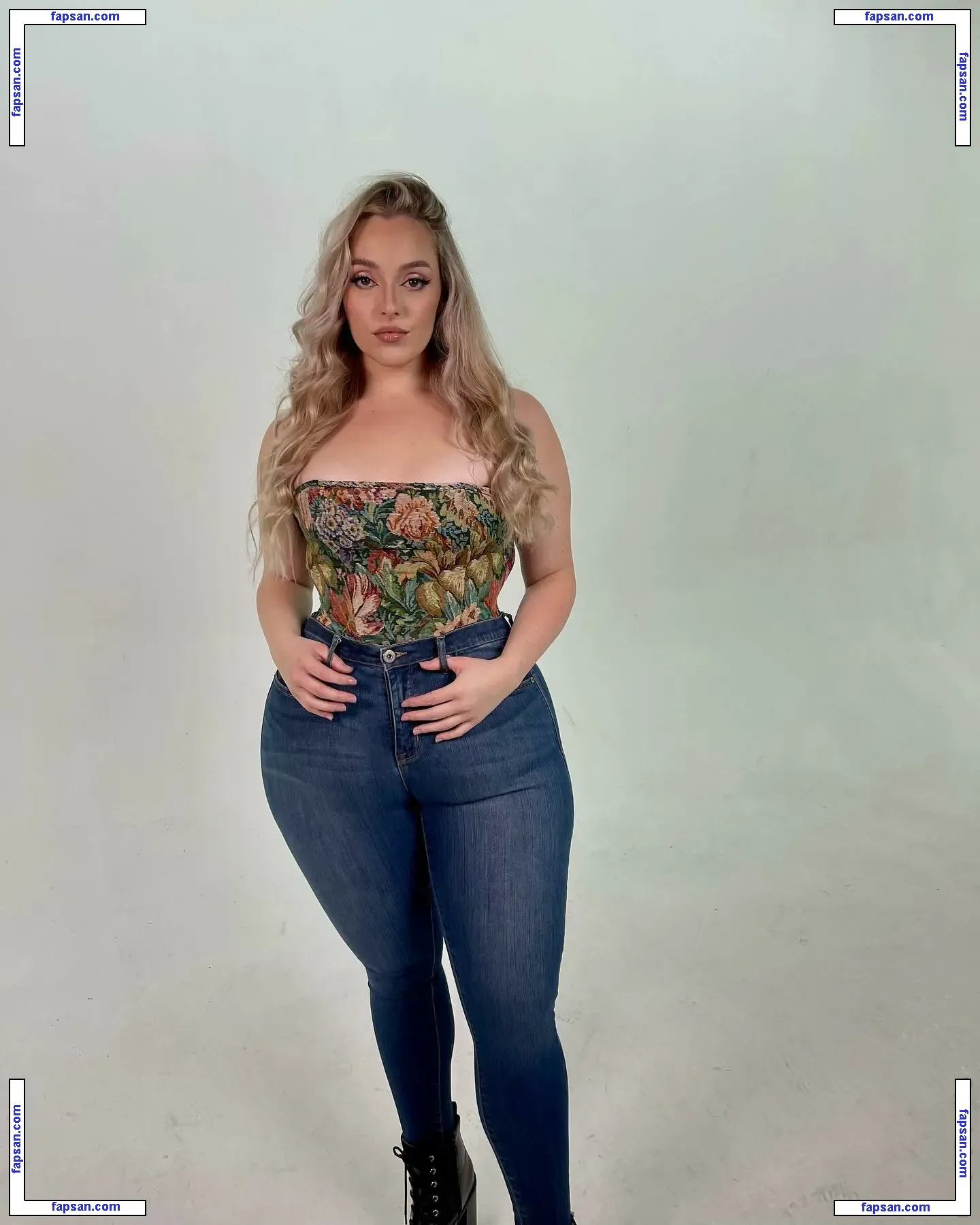 Grace Kinstler nude photo #0015 from OnlyFans