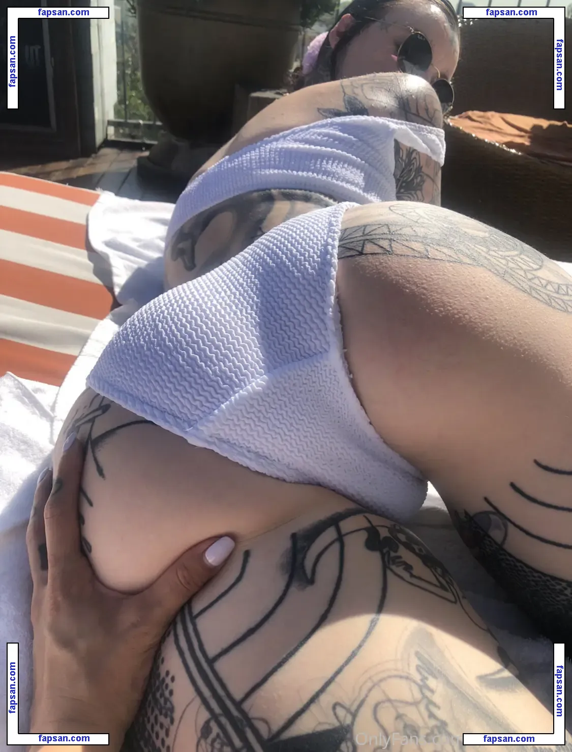 Grace Neutral nude photo #0003 from OnlyFans