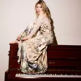 Grace Van Dien голая #0092