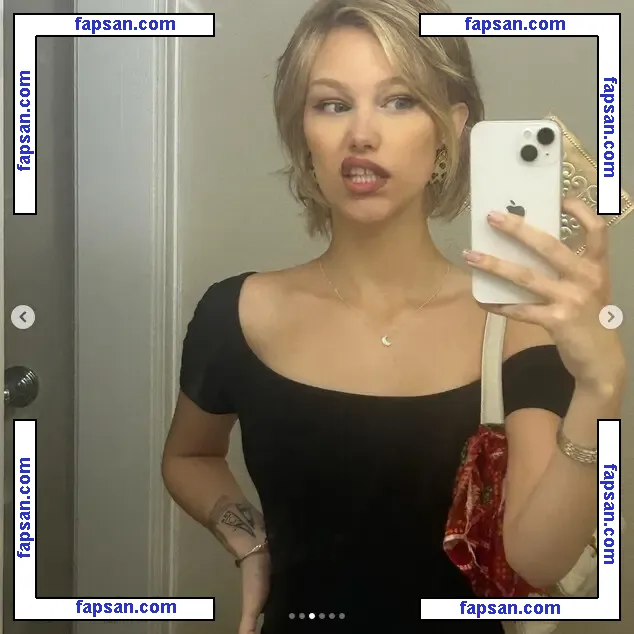 Grace VanderWaal nude photo #0007 from OnlyFans