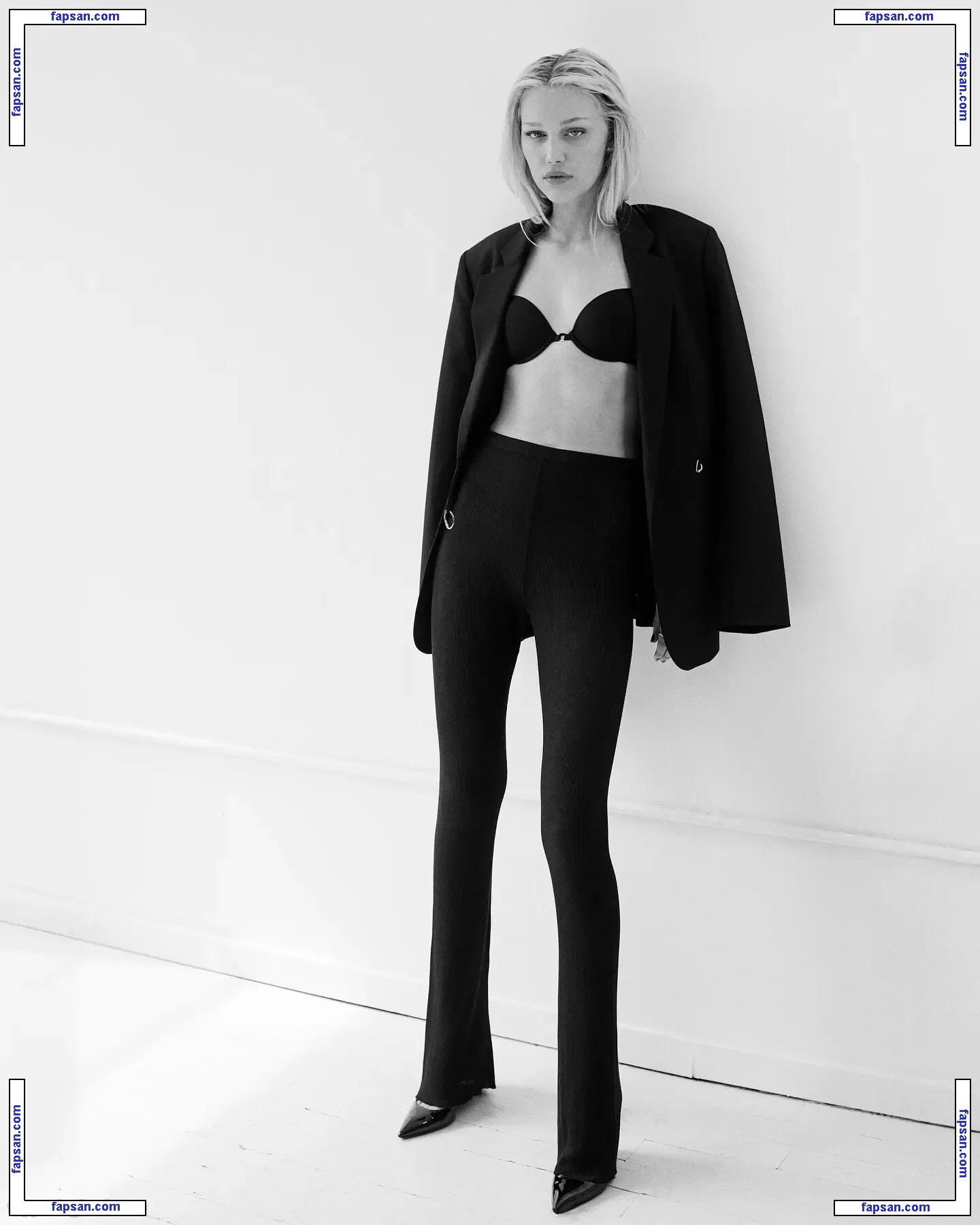 Grace VanderWaal nude photo #0017 from OnlyFans