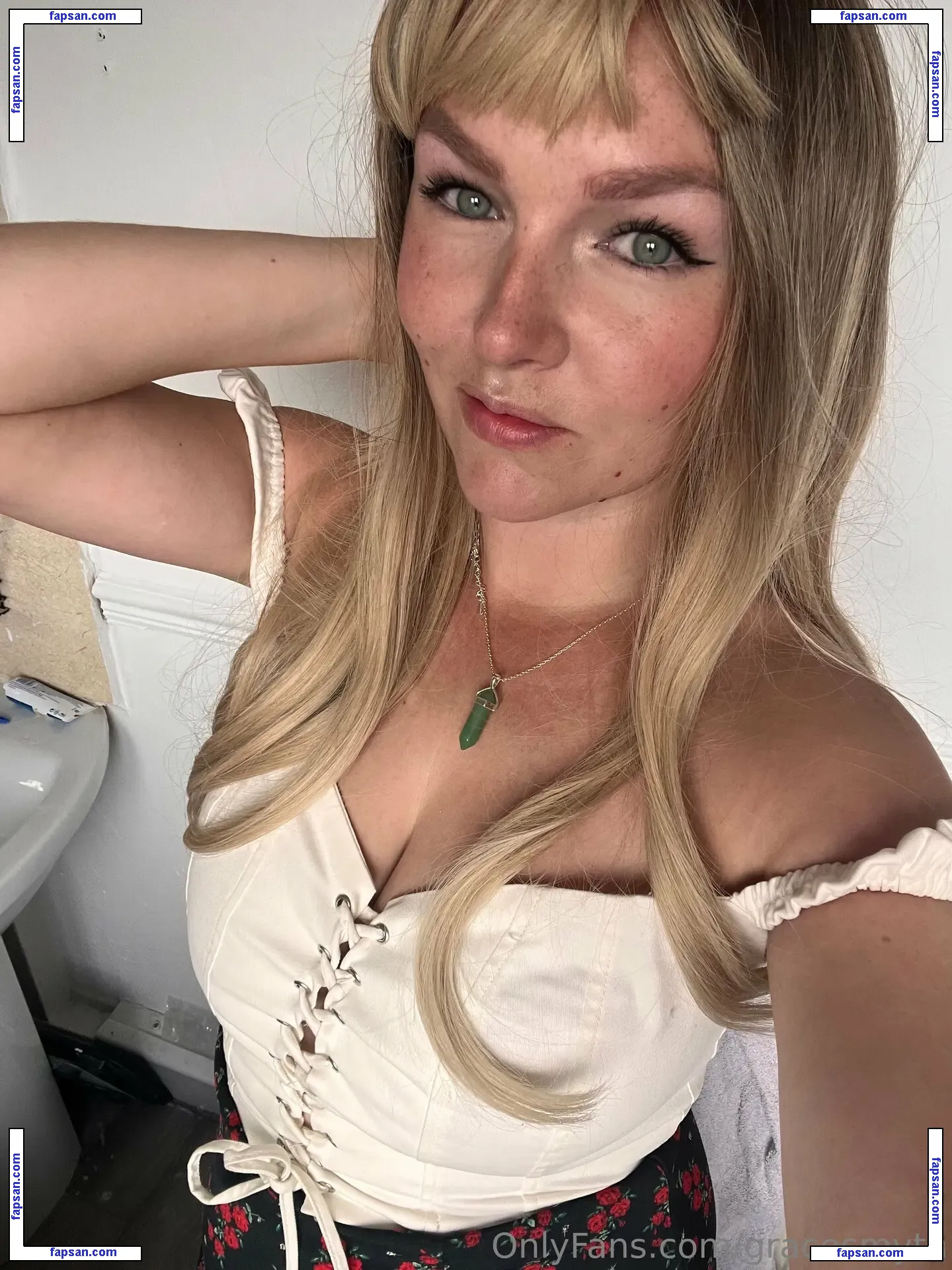 gracesmyth nude photo #0001 from OnlyFans