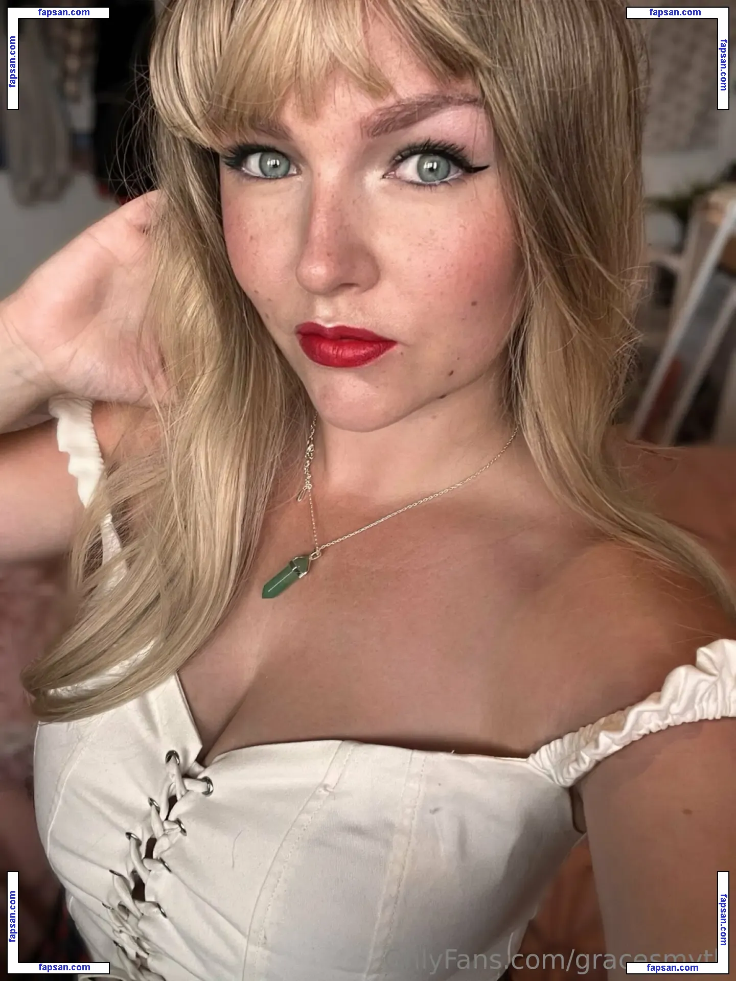 gracesmyth nude photo #0005 from OnlyFans