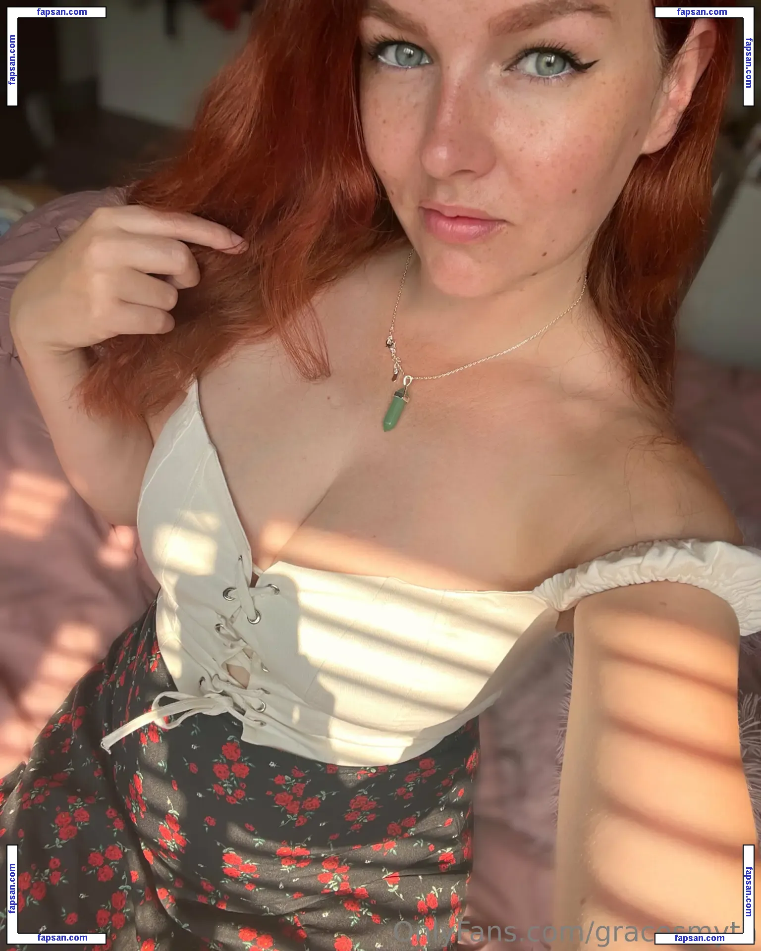 gracesmyth nude photo #0011 from OnlyFans