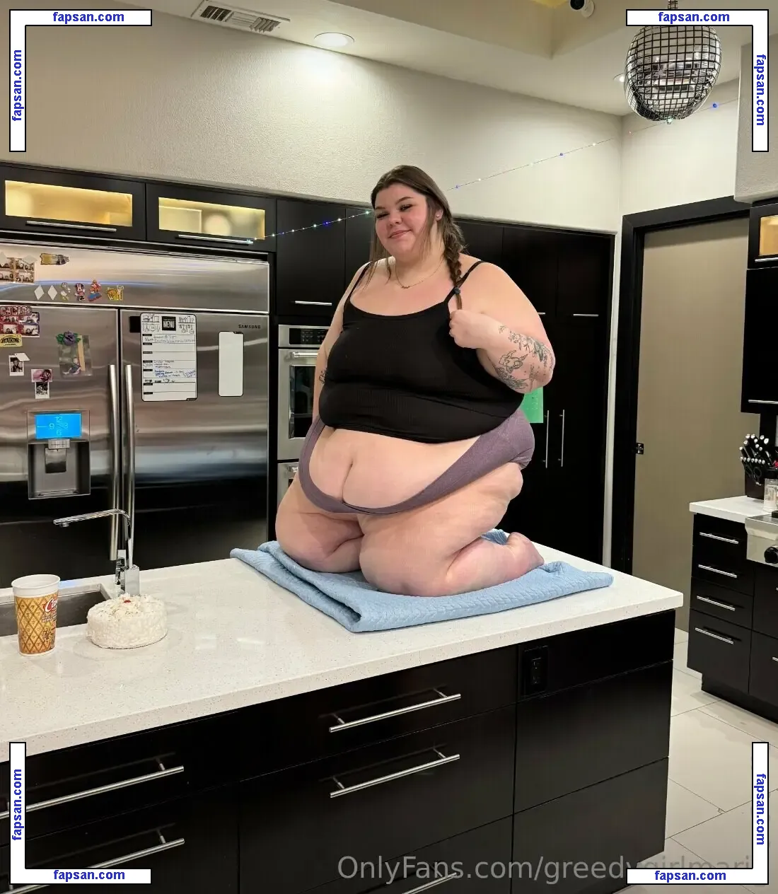 greedygirlmarie nude photo #0002 from OnlyFans
