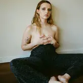 Greta Isaac голая #0012