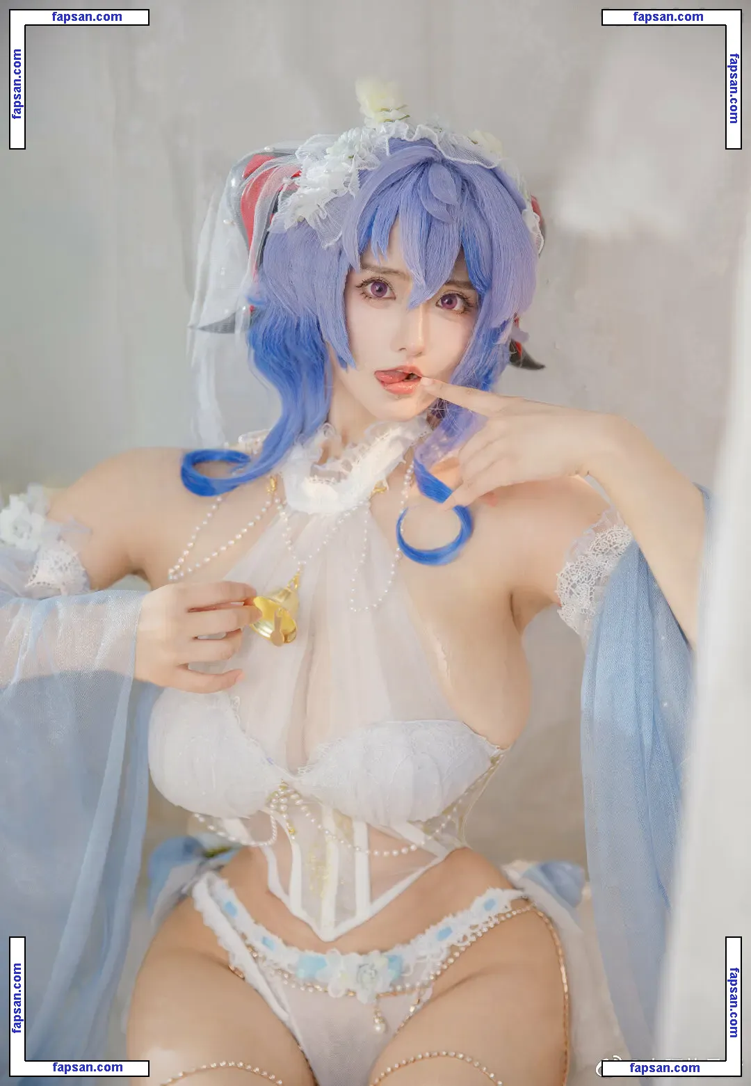 GUAZA nude photo #0002 from OnlyFans