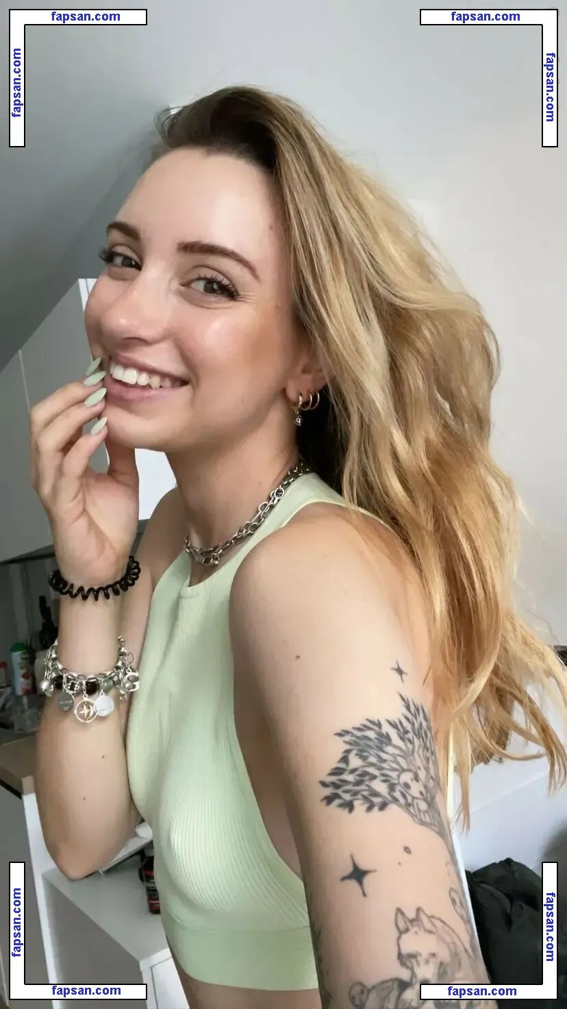 Gwenn nude photo #0022 from OnlyFans