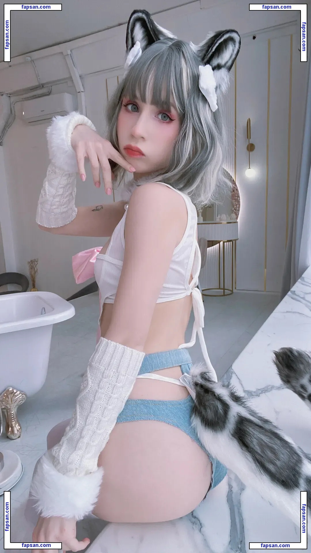 Hackee_chan nude photo #0882 from OnlyFans