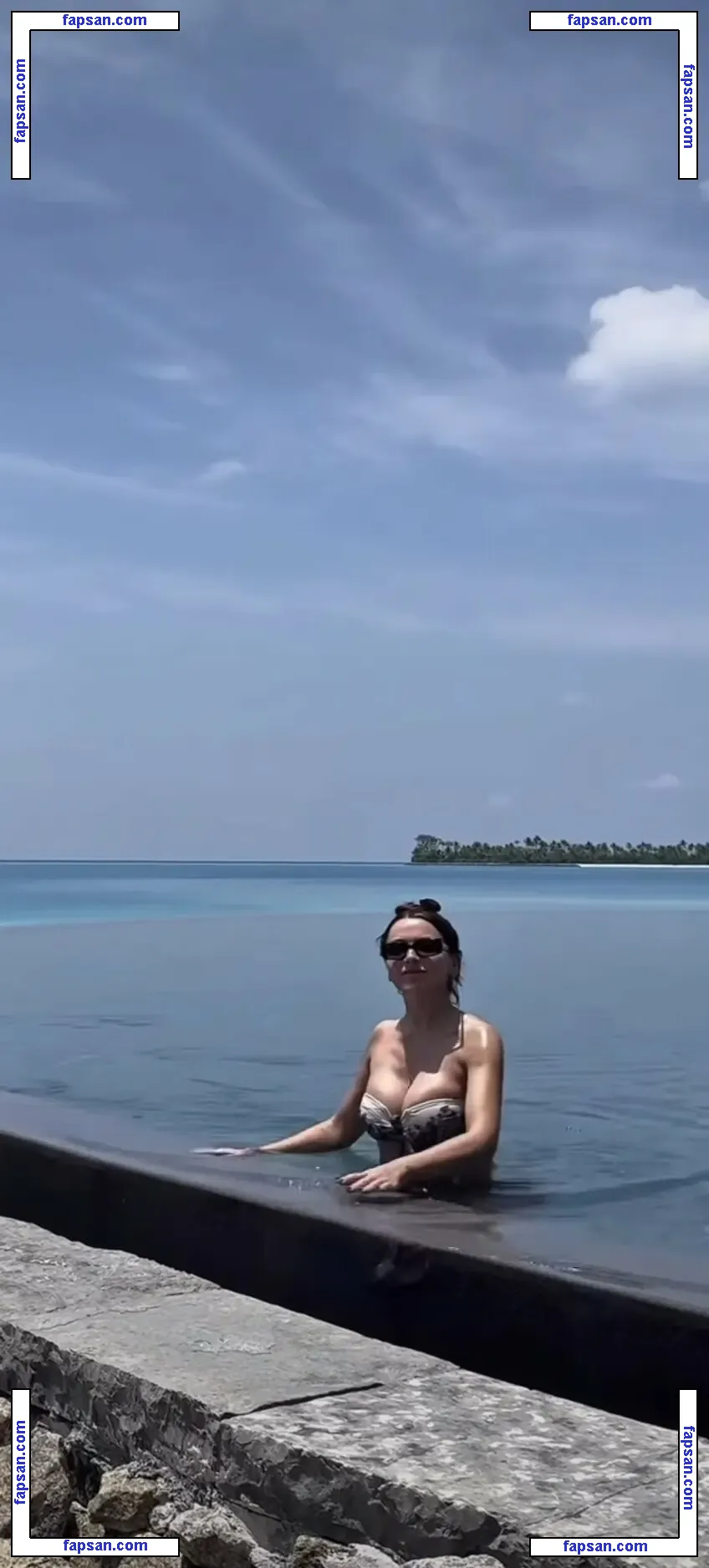 Hadise nude photo #0047 from OnlyFans