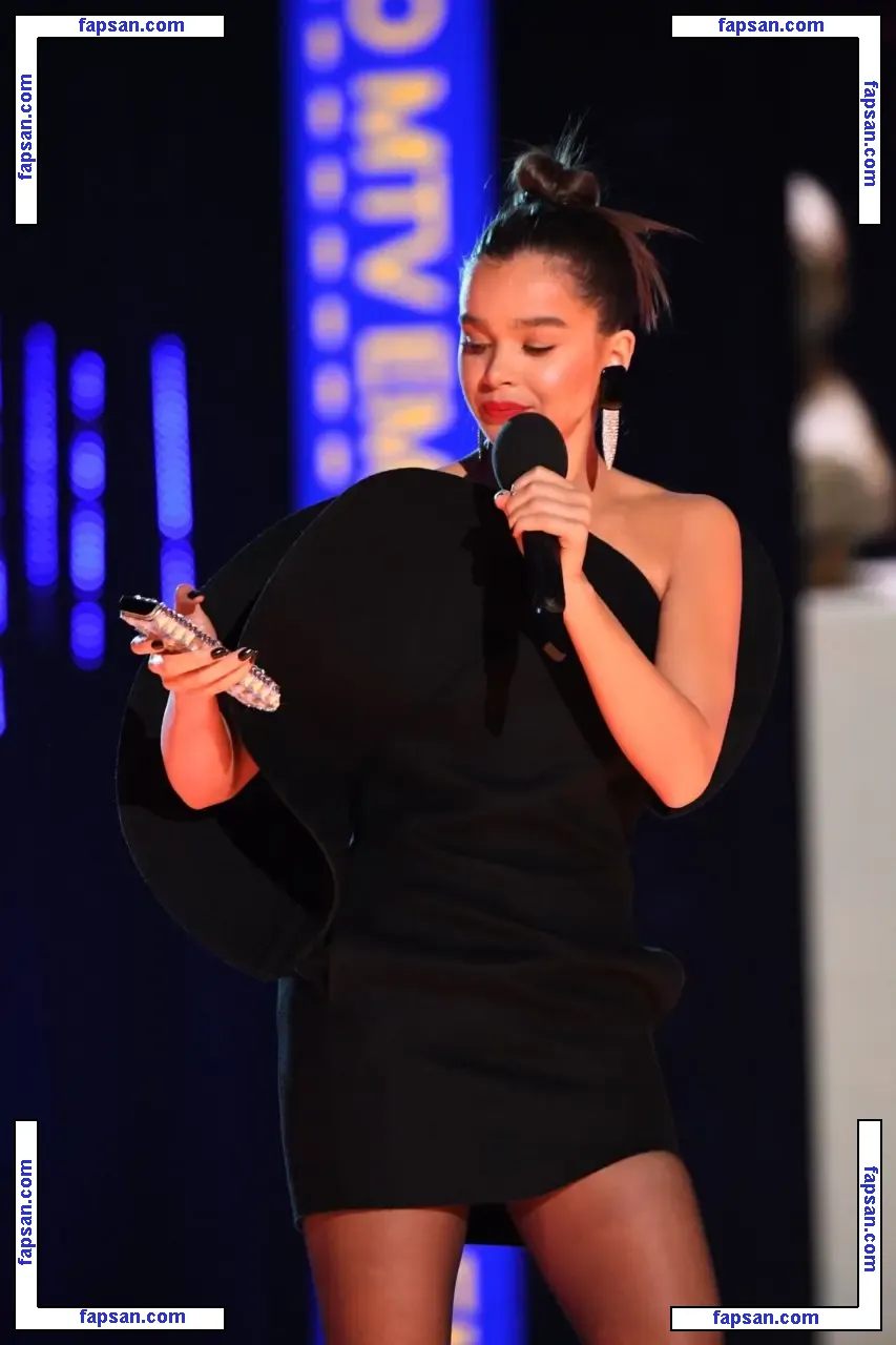 Hailee Steinfeld nude photo #0103 from OnlyFans