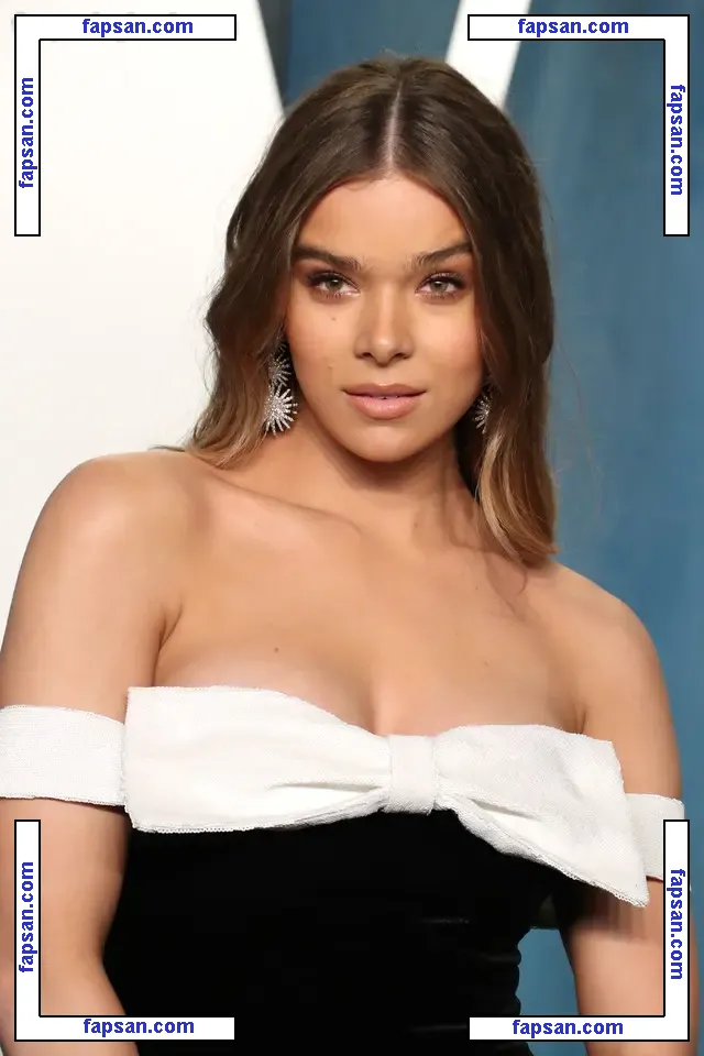 Hailee Steinfeld nude photo #0657 from OnlyFans