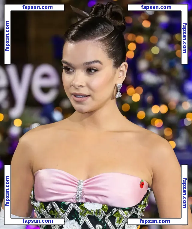 Hailee Steinfeld nude photo #0664 from OnlyFans