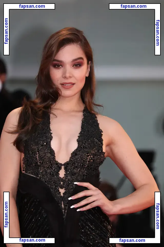 Hailee Steinfeld nude photo #0668 from OnlyFans