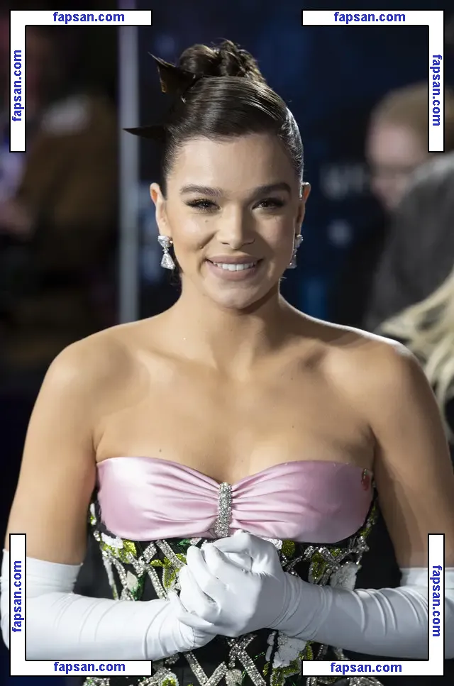 Hailee Steinfeld nude photo #0671 from OnlyFans