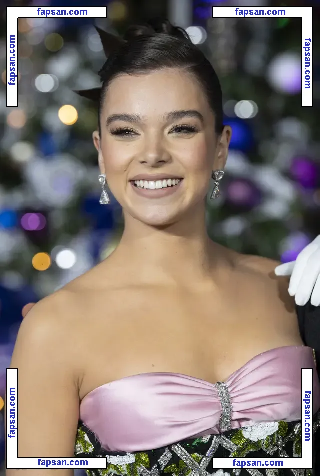 Hailee Steinfeld nude photo #0673 from OnlyFans