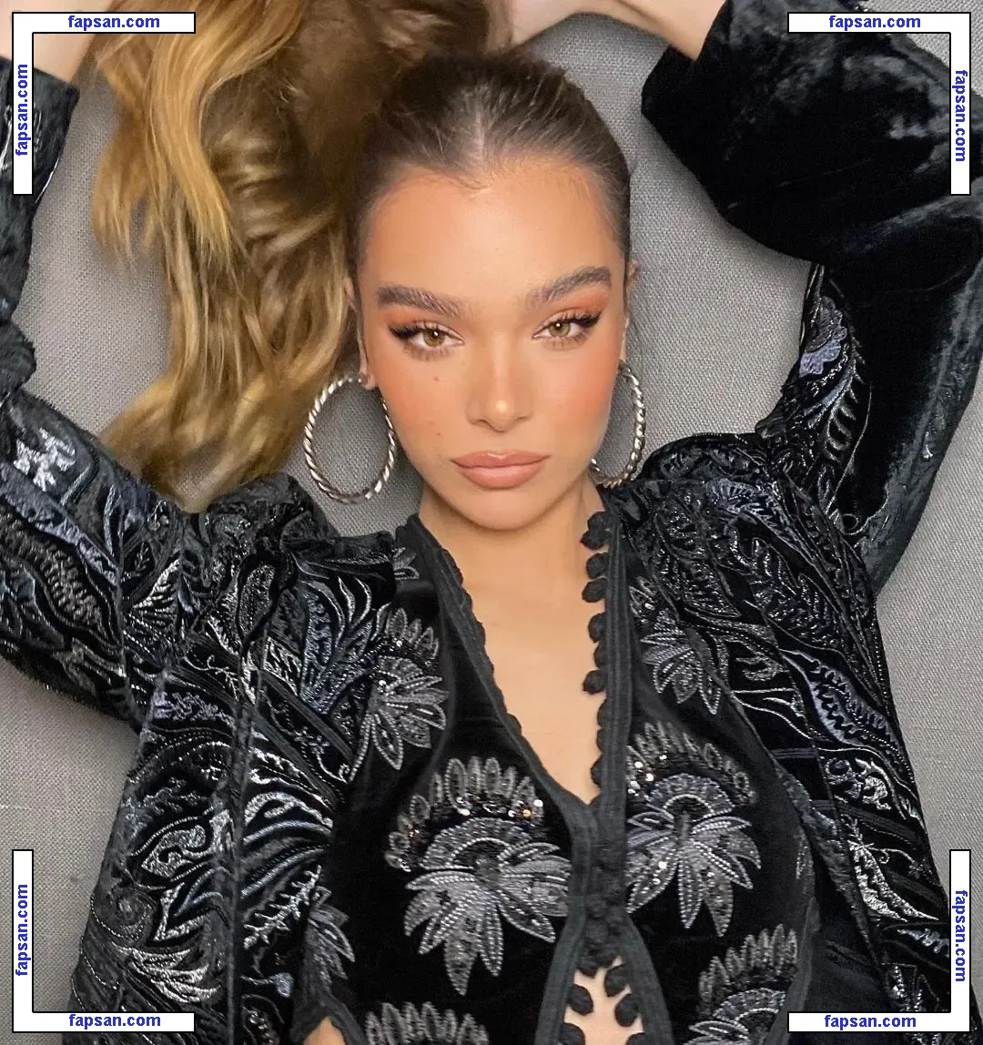 Hailee Steinfeld nude photo #0687 from OnlyFans