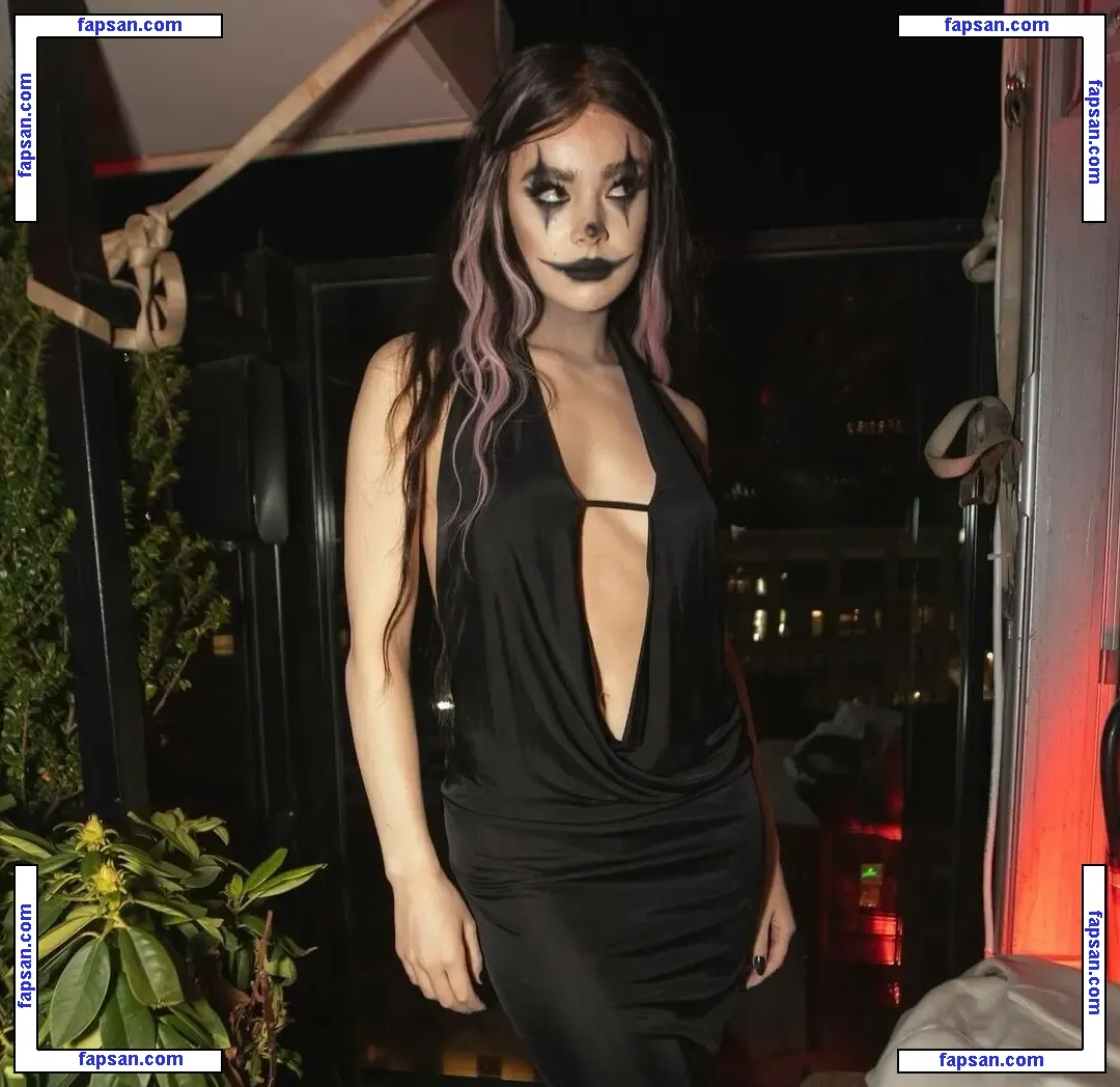 Hailee Steinfeld nude photo #0690 from OnlyFans
