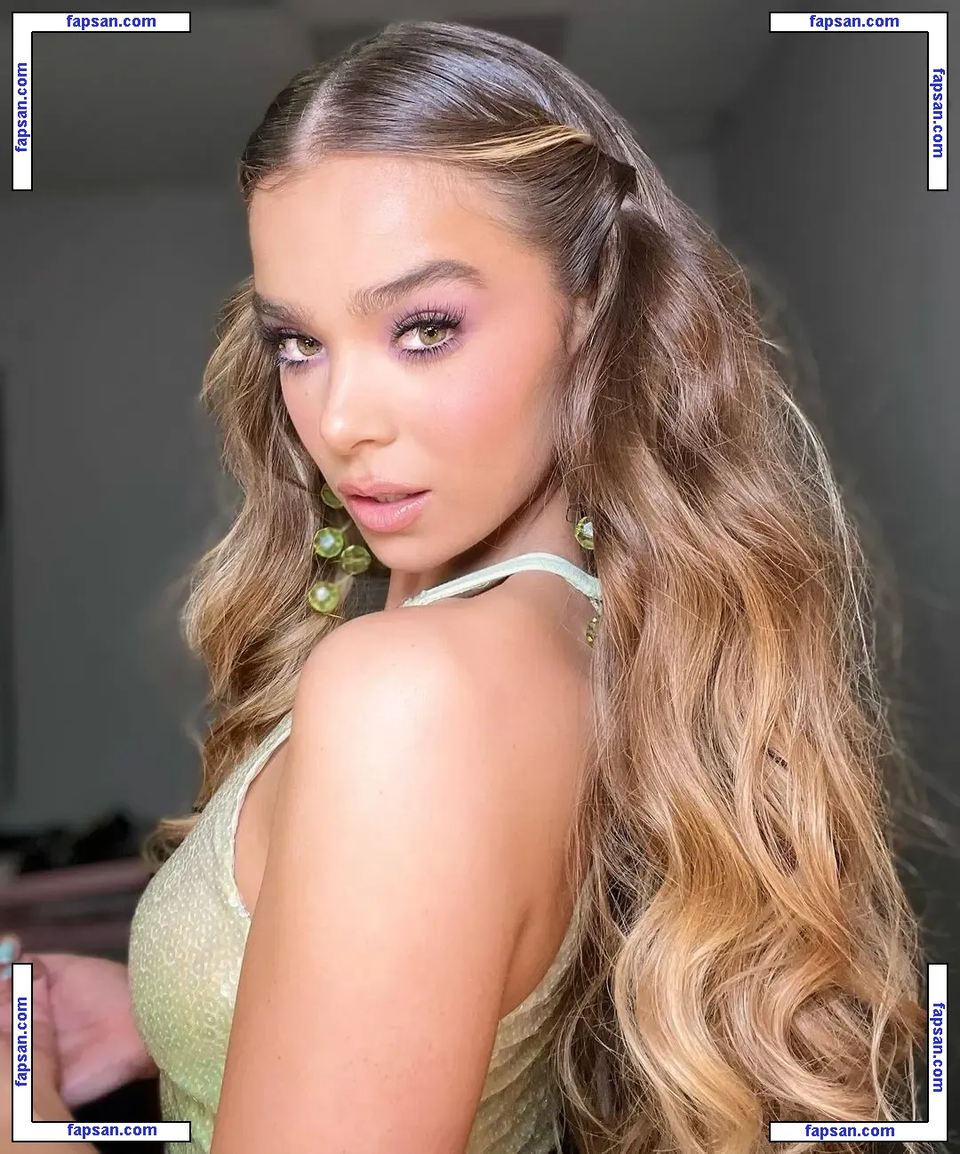 Hailee Steinfeld nude photo #0715 from OnlyFans