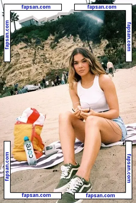 Hailee Steinfeld nude photo #0787 from OnlyFans
