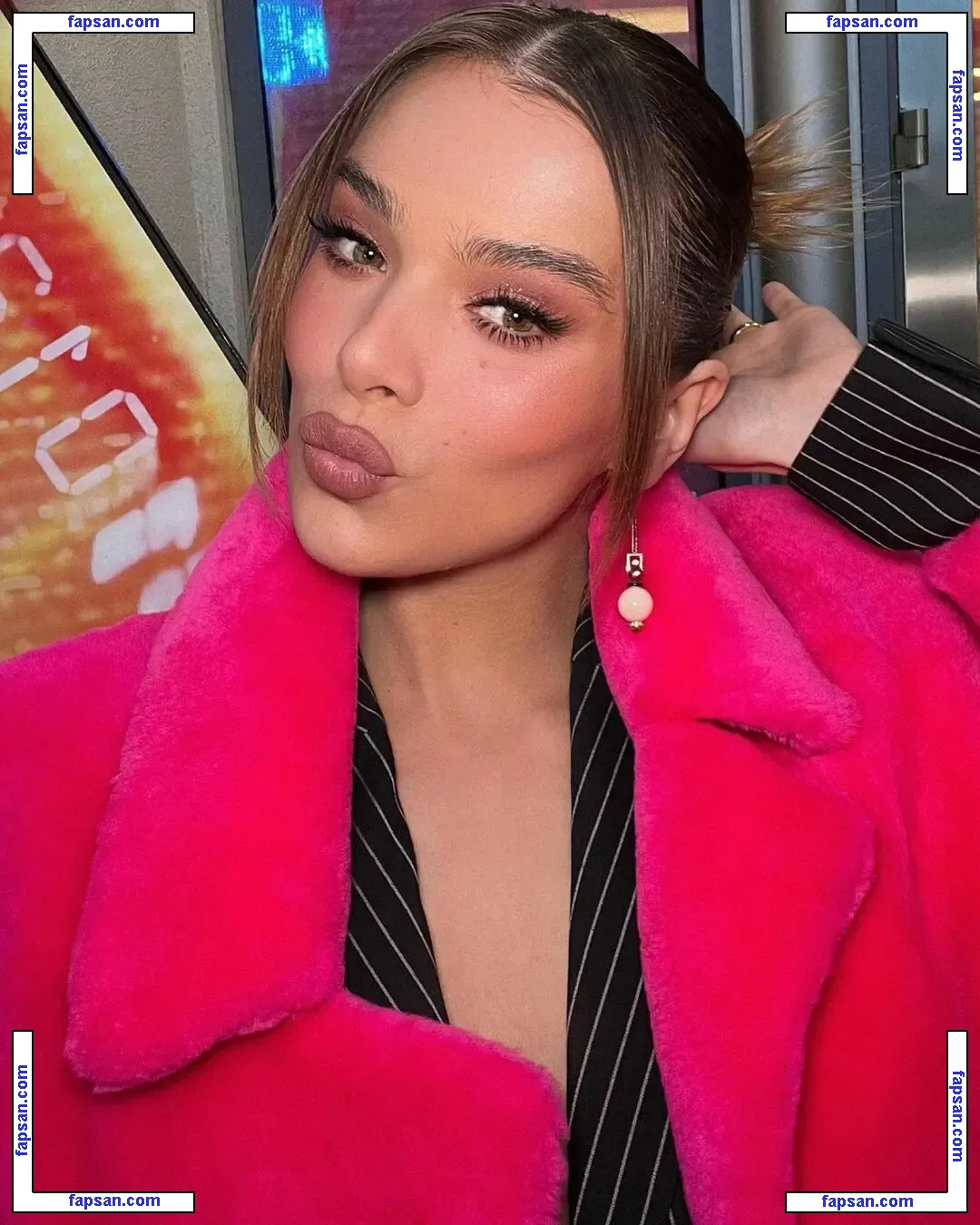 Hailee Steinfeld nude photo #0788 from OnlyFans