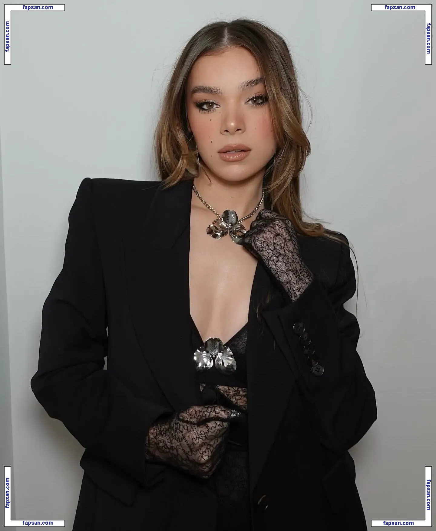 Hailee Steinfeld nude photo #0816 from OnlyFans