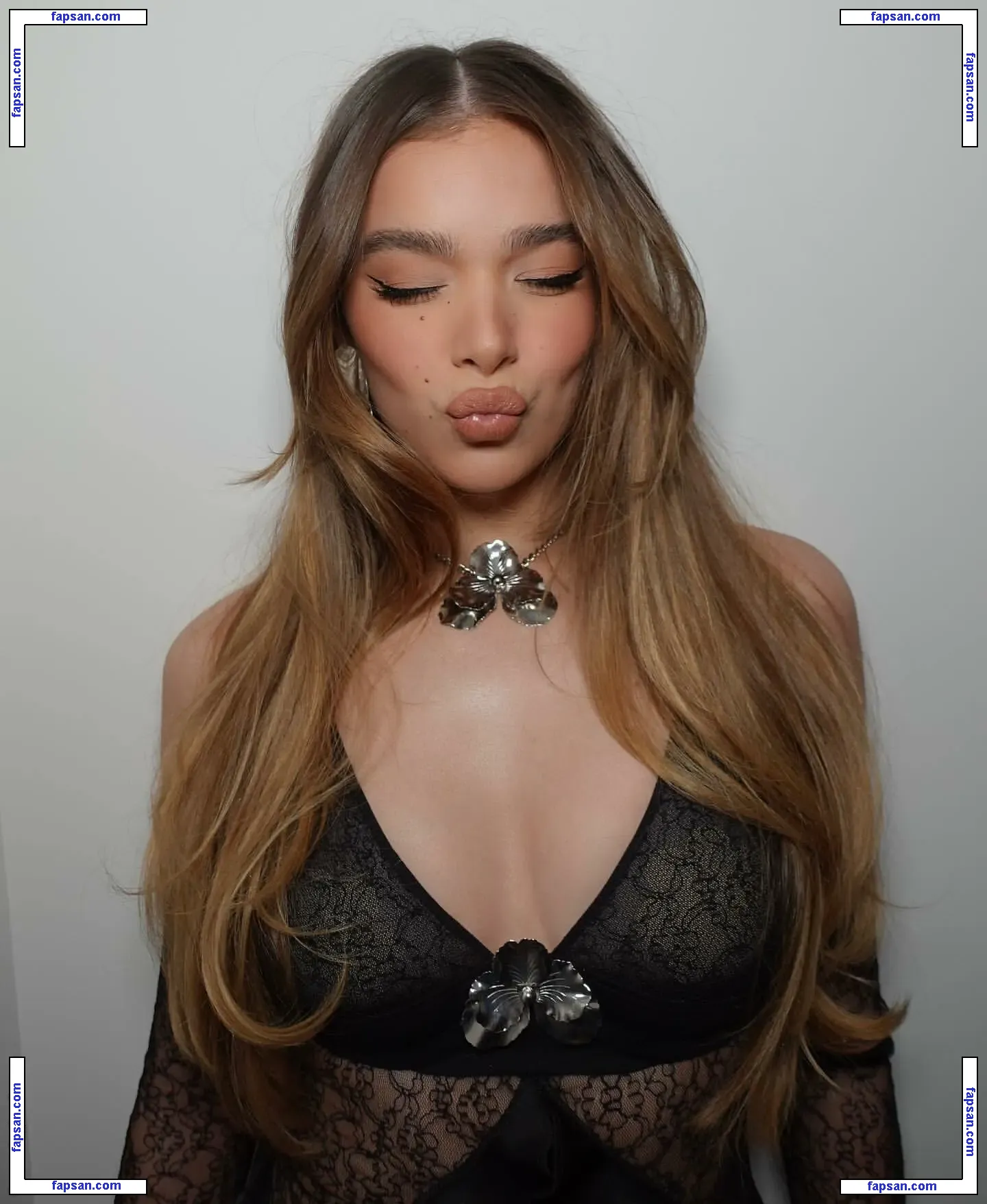 Hailee Steinfeld nude photo #0818 from OnlyFans