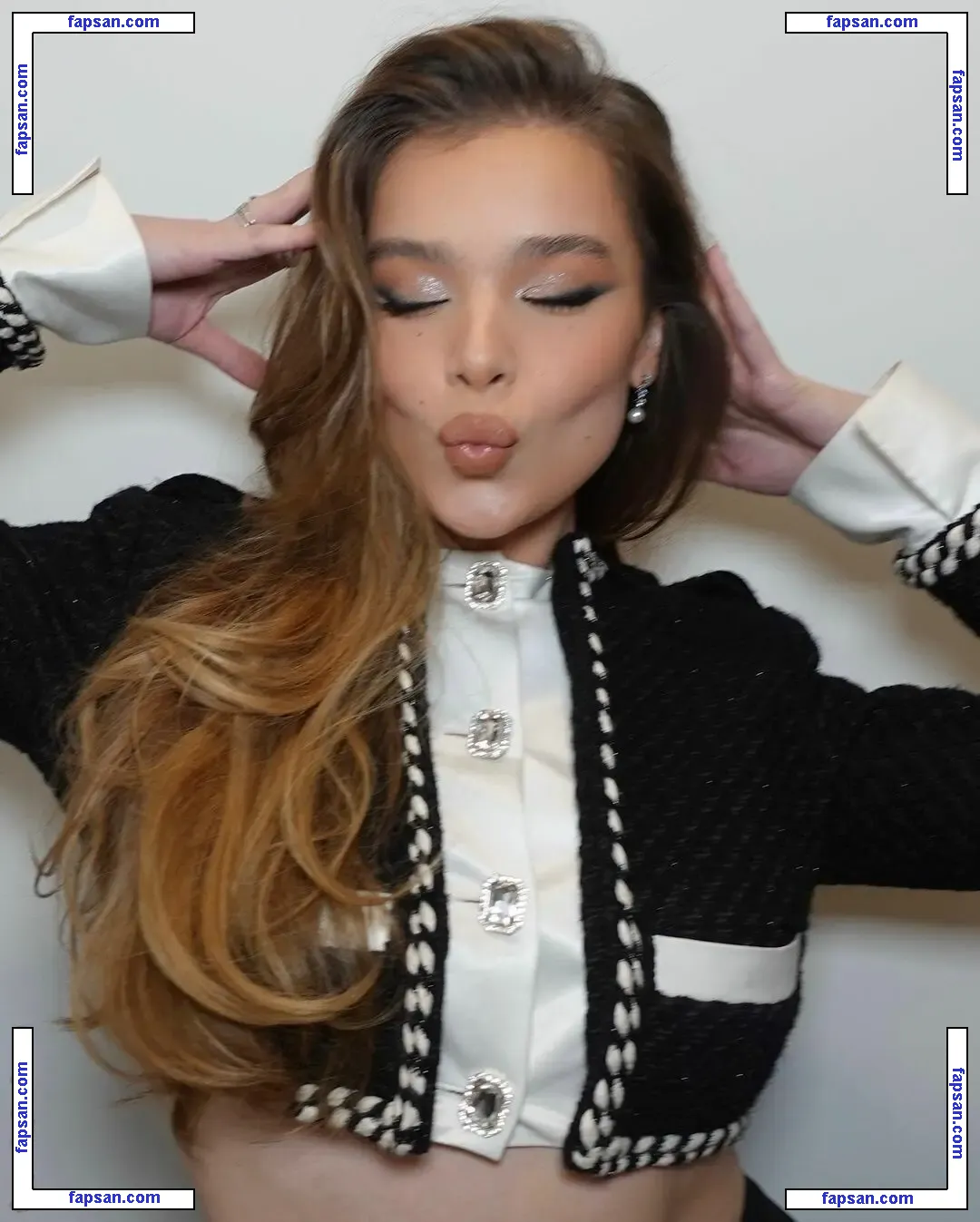 Hailee Steinfeld nude photo #0828 from OnlyFans