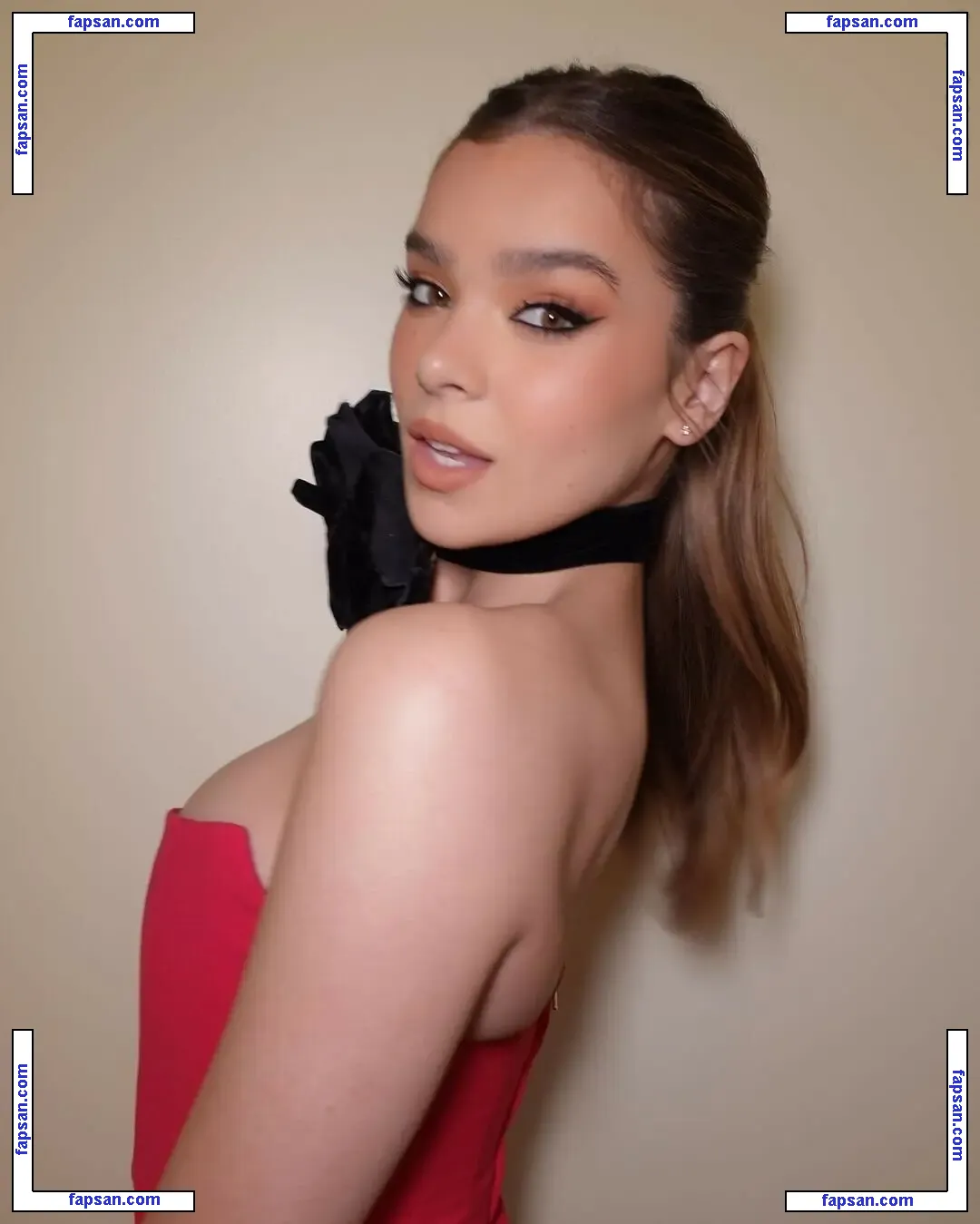 Hailee Steinfeld nude photo #0933 from OnlyFans