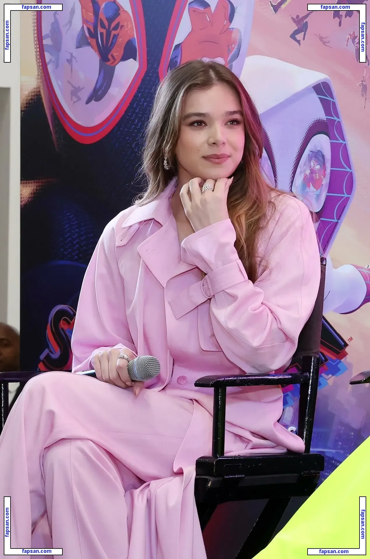 Hailee Steinfeld nude photo #0942 from OnlyFans