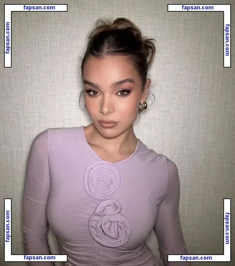 Hailee Steinfeld nude photo #0979 from OnlyFans