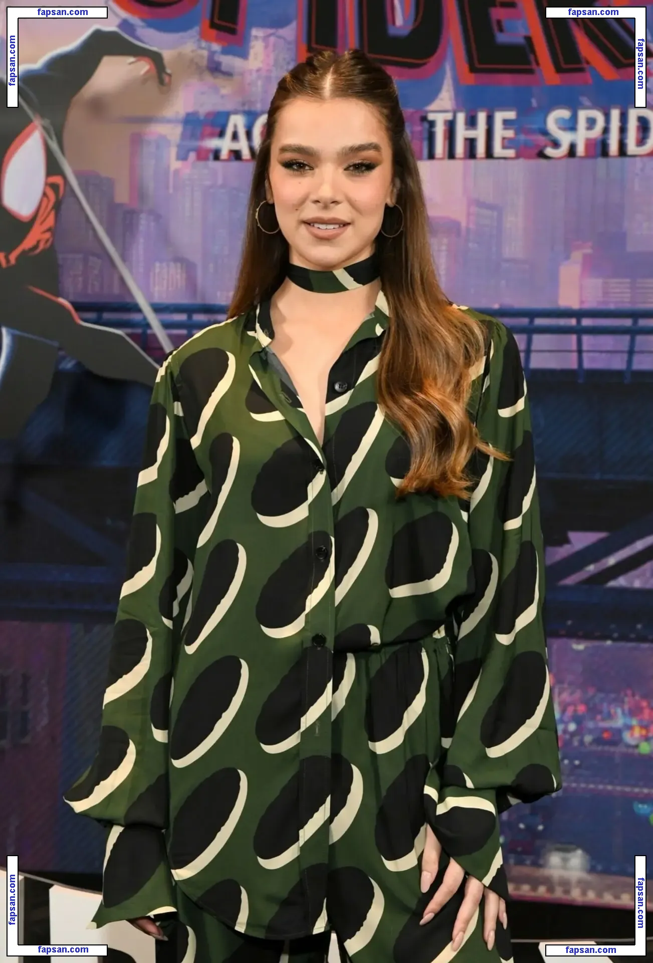 Hailee Steinfeld nude photo #0982 from OnlyFans