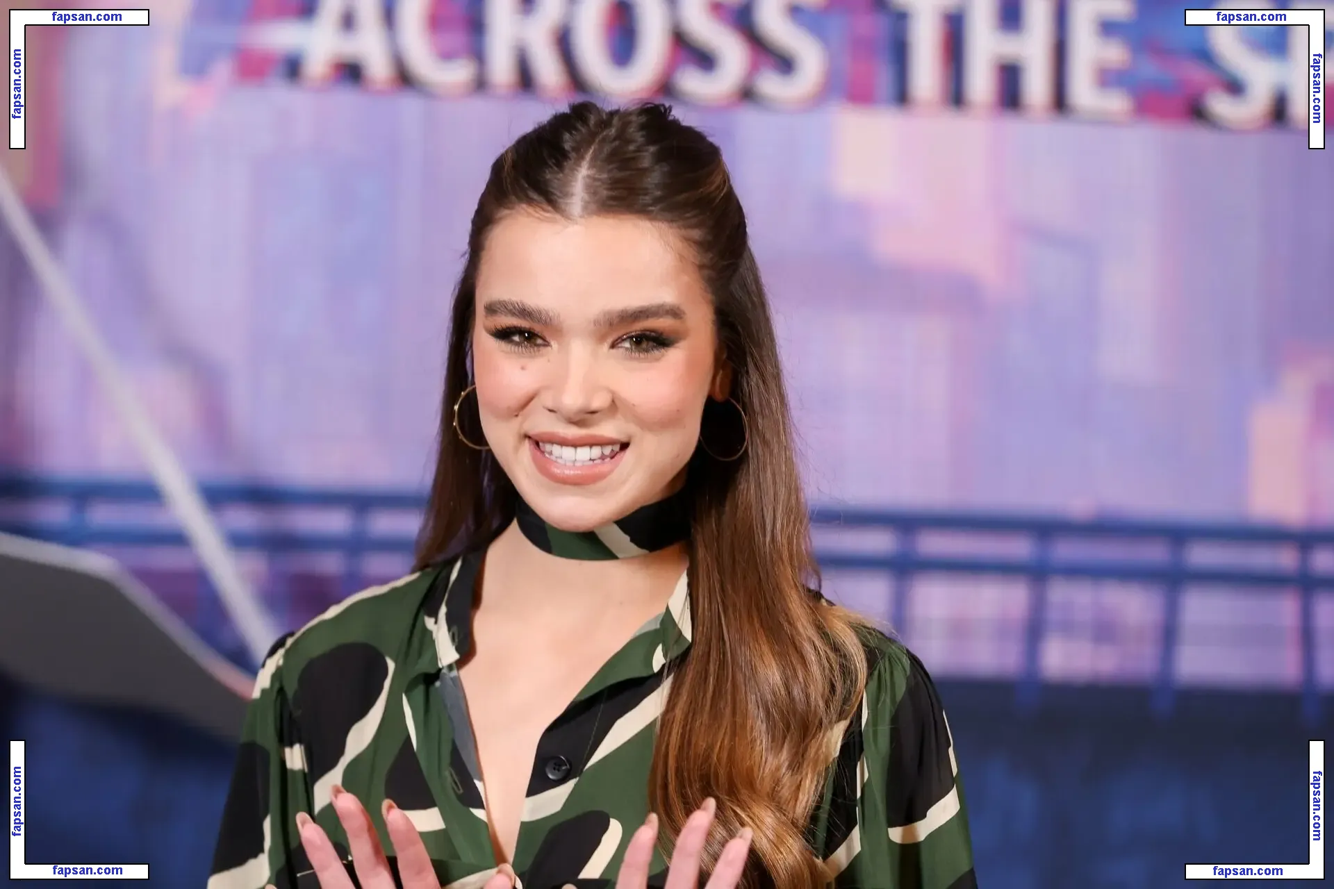 Hailee Steinfeld nude photo #0985 from OnlyFans