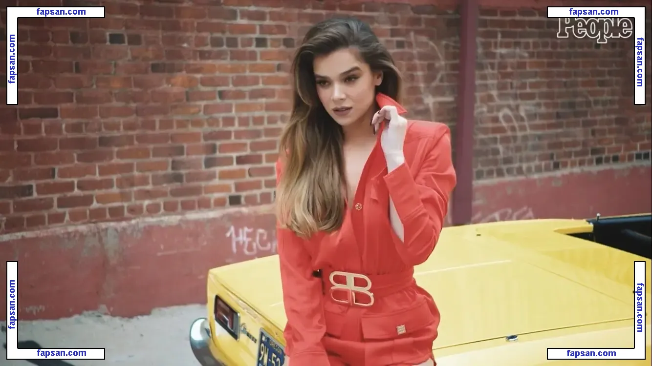 Hailee Steinfeld nude photo #0989 from OnlyFans