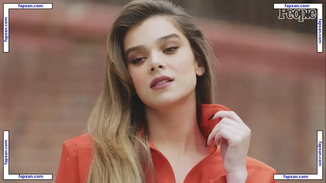 Hailee Steinfeld nude photo #0992 from OnlyFans