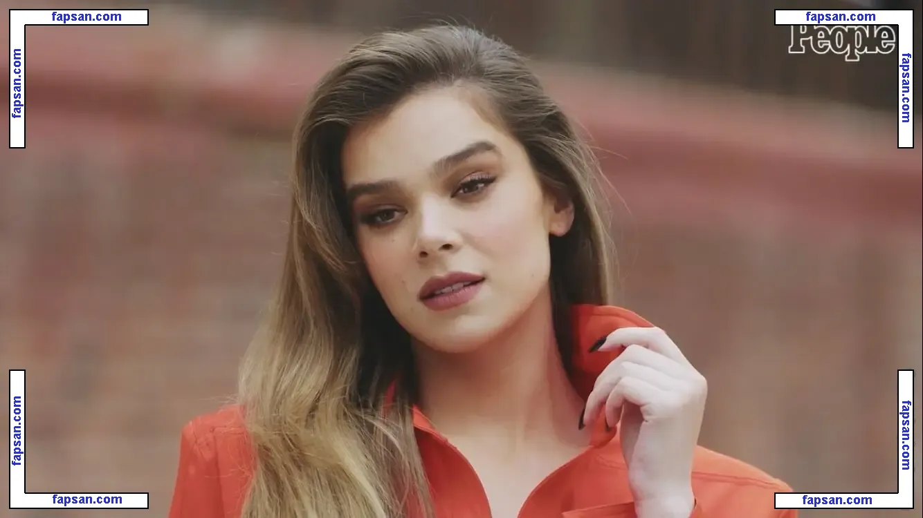 Hailee Steinfeld nude photo #0993 from OnlyFans