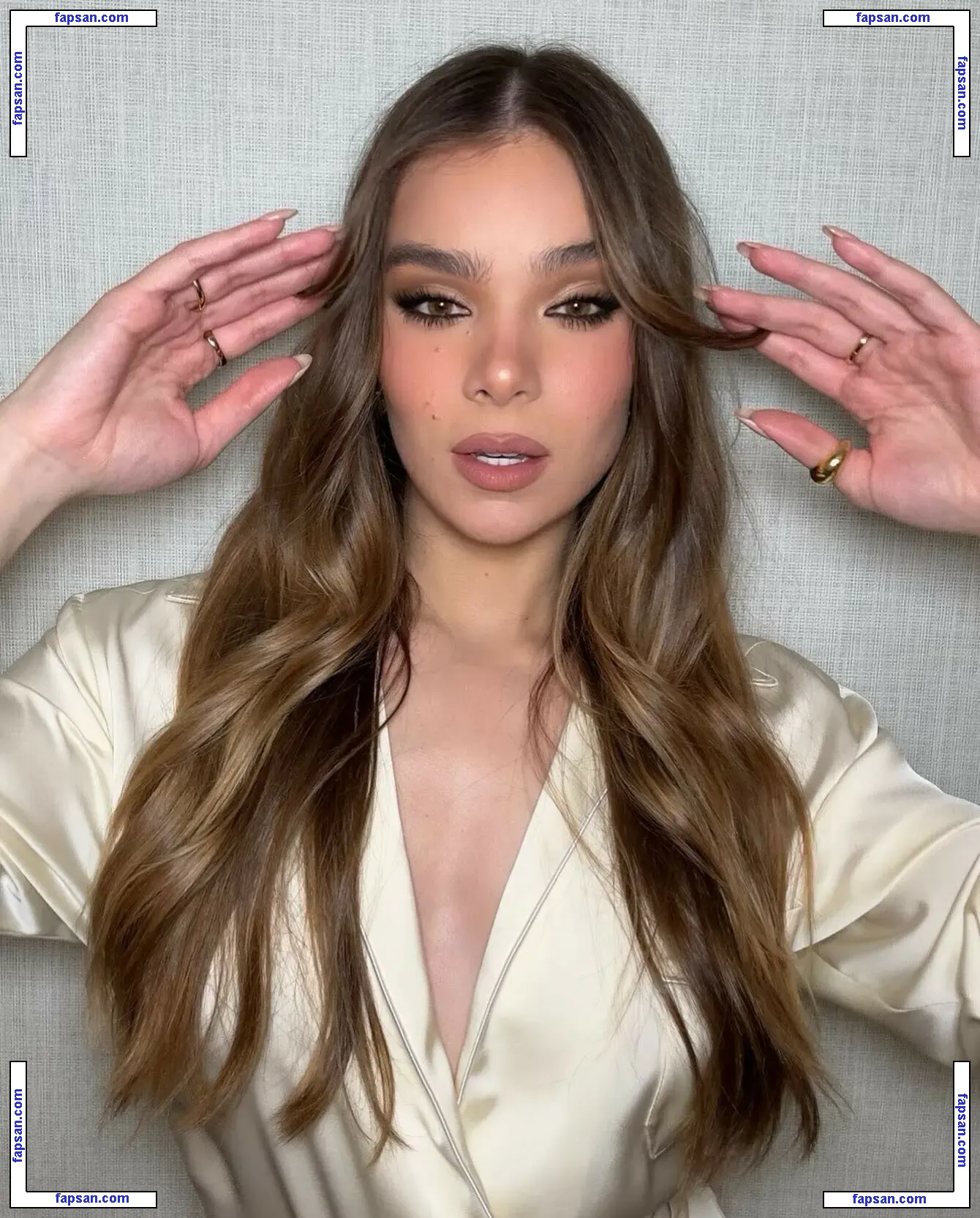 Hailee Steinfeld nude photo #1051 from OnlyFans