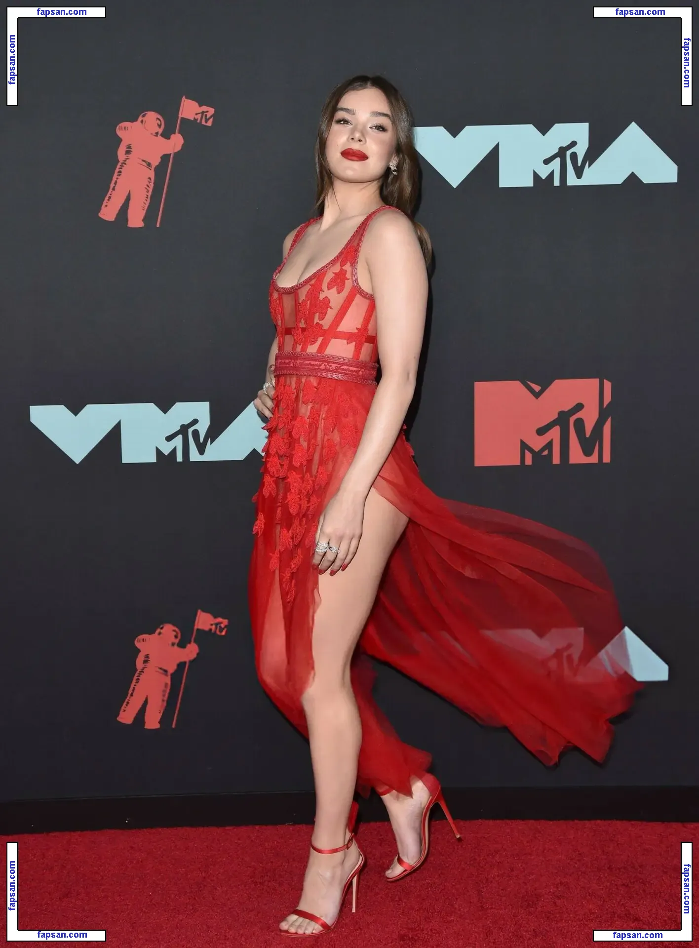 Hailee Steinfeld nude photo #1929 from OnlyFans