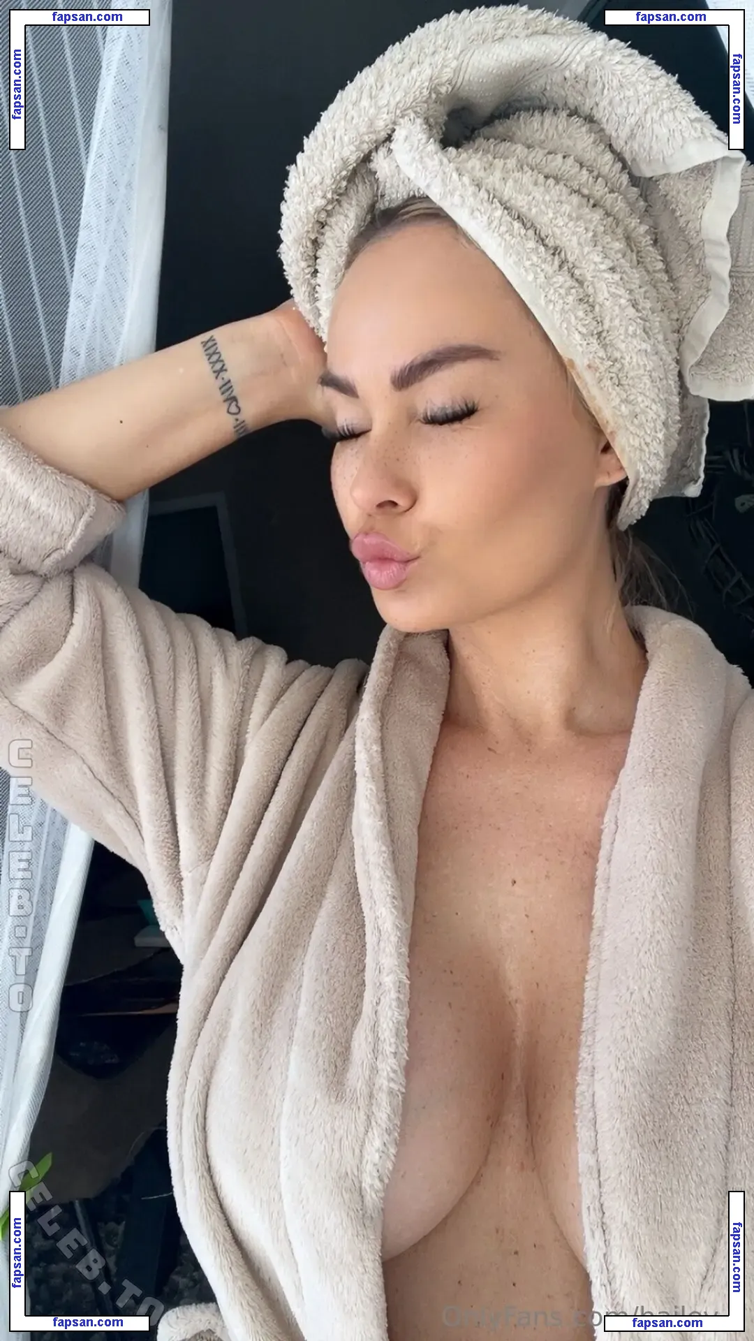 Hailey-B голая фото #0017 с Онлифанс