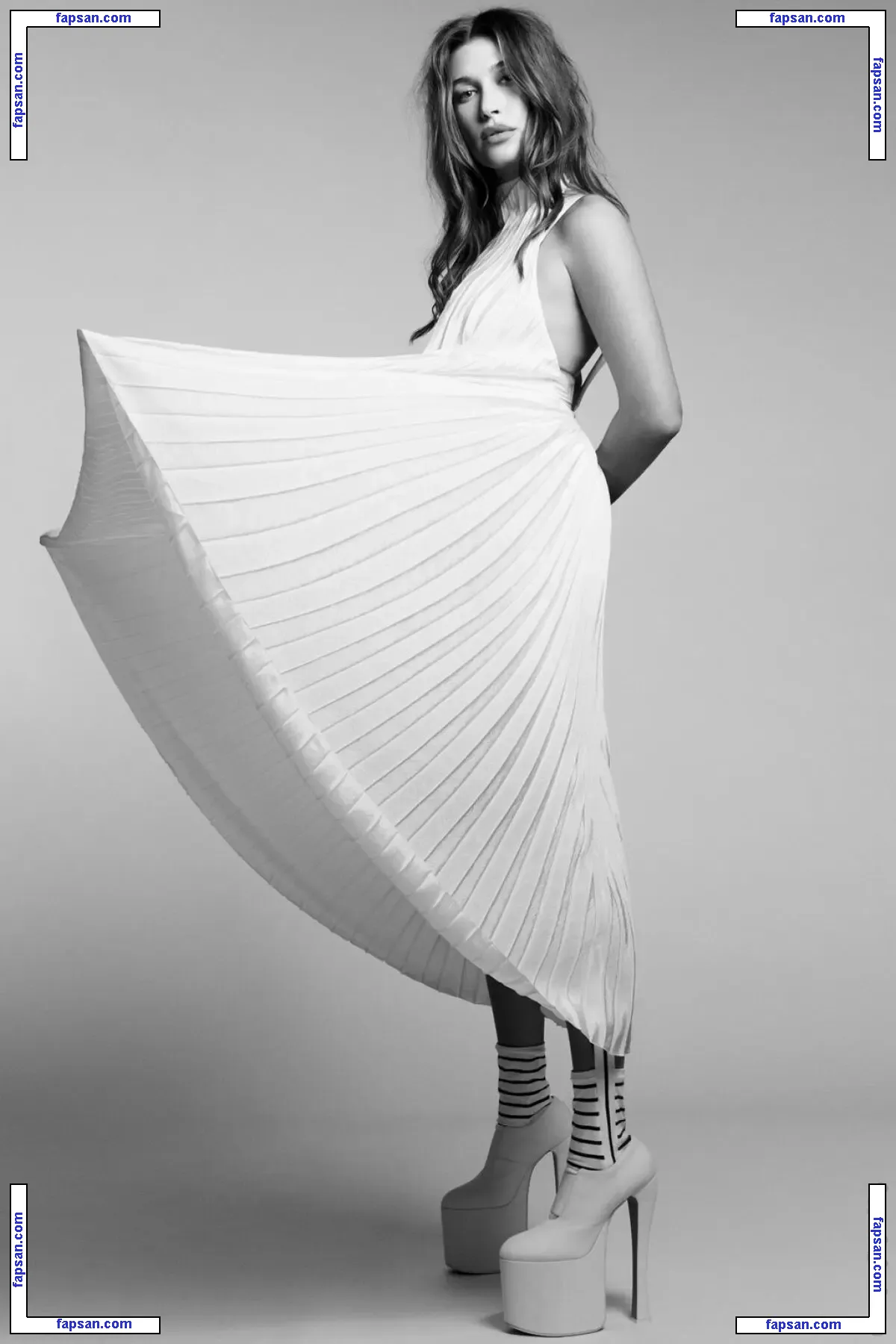 Hailey Bieber голая фото #0628 с Онлифанс