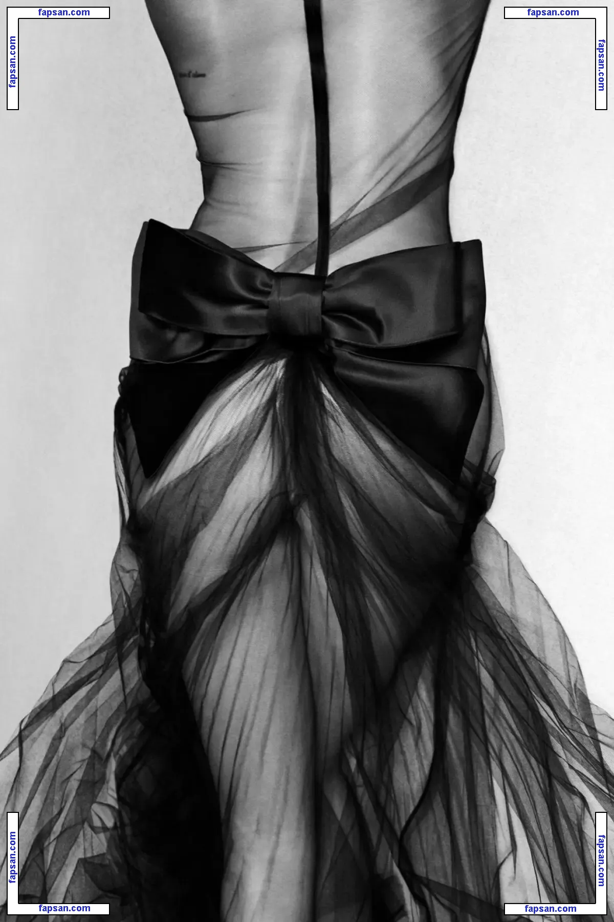 Hailey Bieber голая фото #0637 с Онлифанс