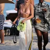 Hailey Bieber голая #0560