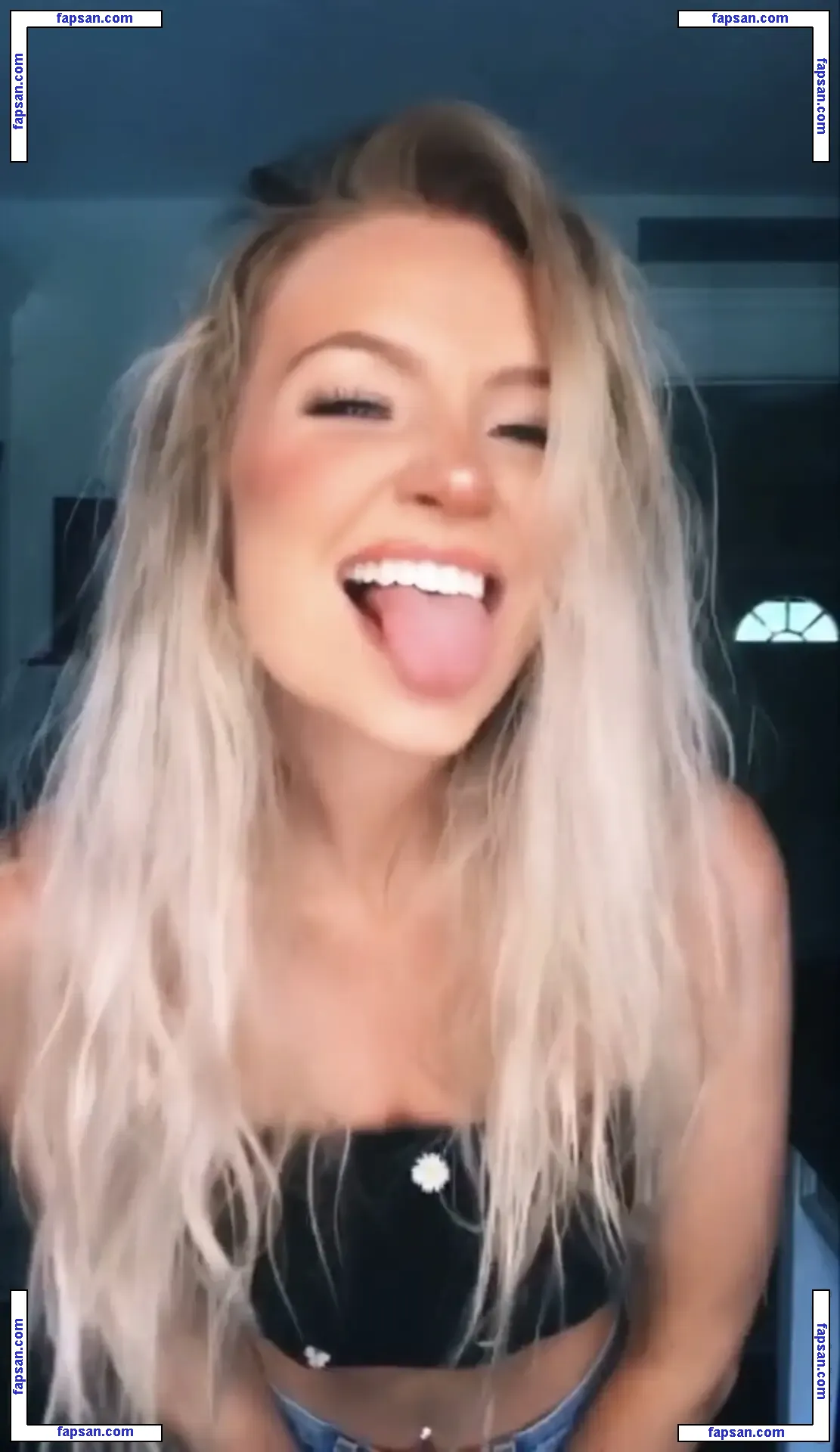 Hailey Malles голая фото #0007 с Онлифанс