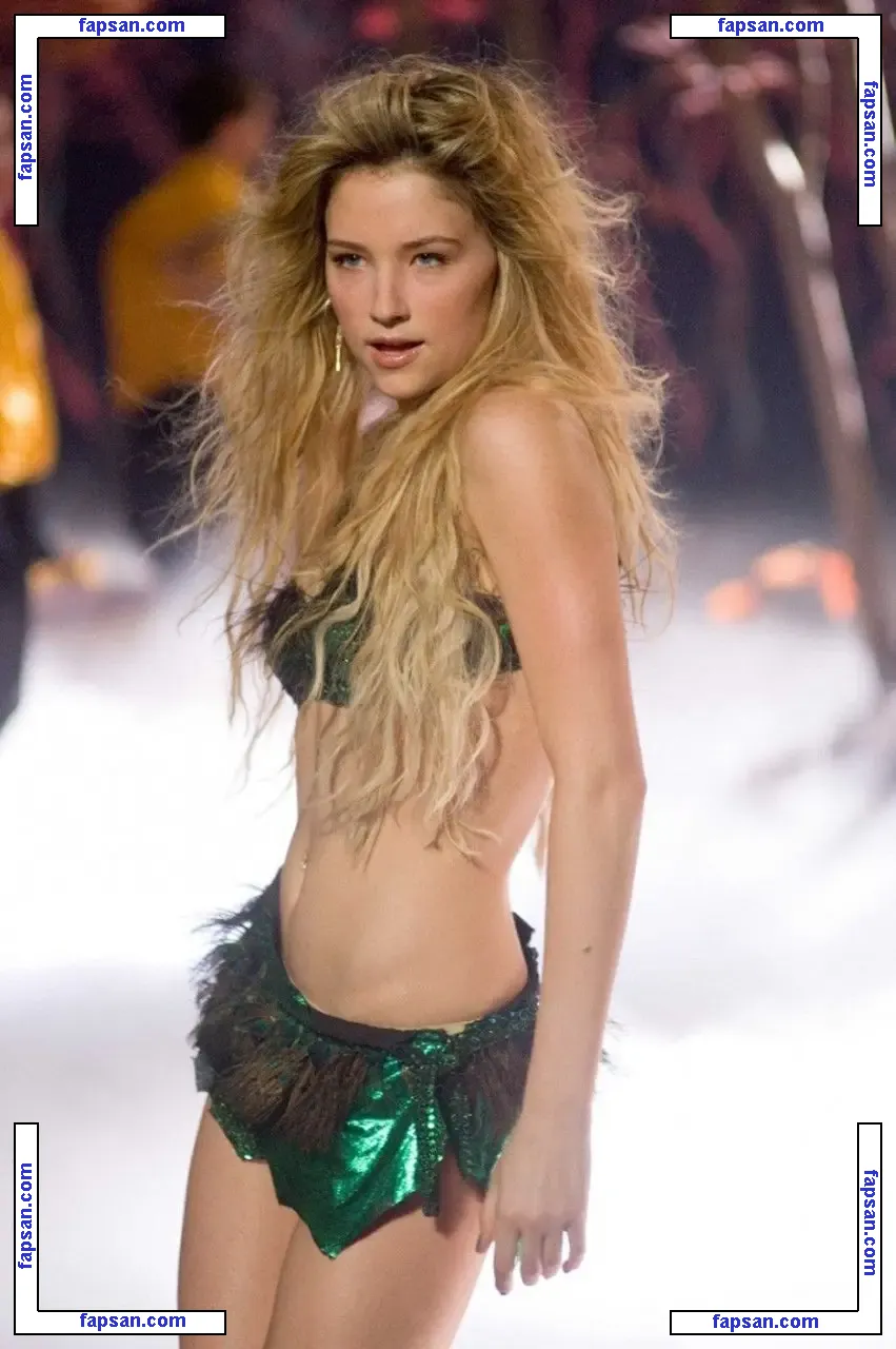 Haley Bennett nude photo #0019 from OnlyFans