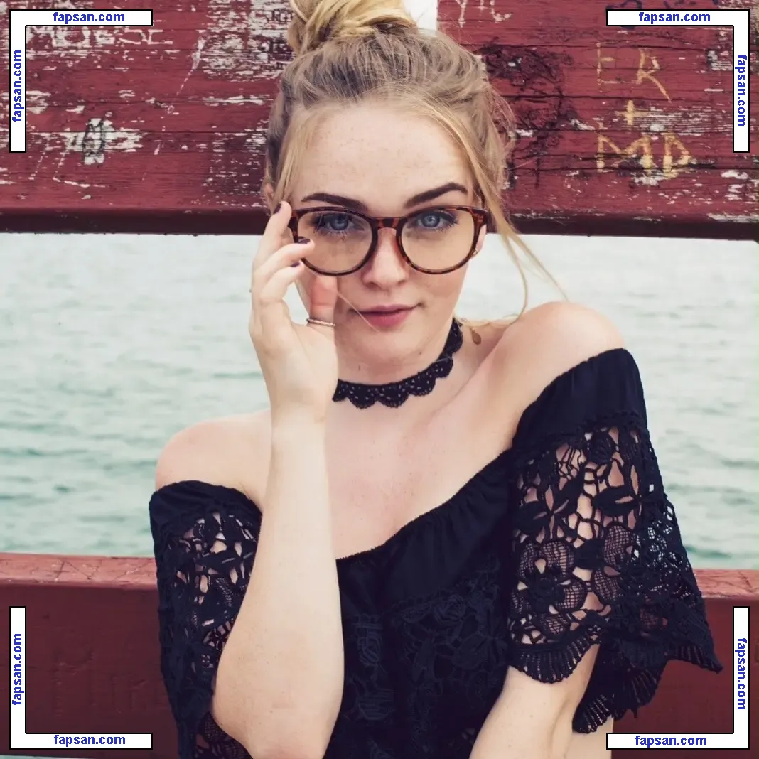 Hallea Jones nude photo #0002 from OnlyFans