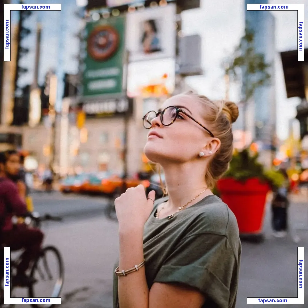 Hallea Jones nude photo #0004 from OnlyFans