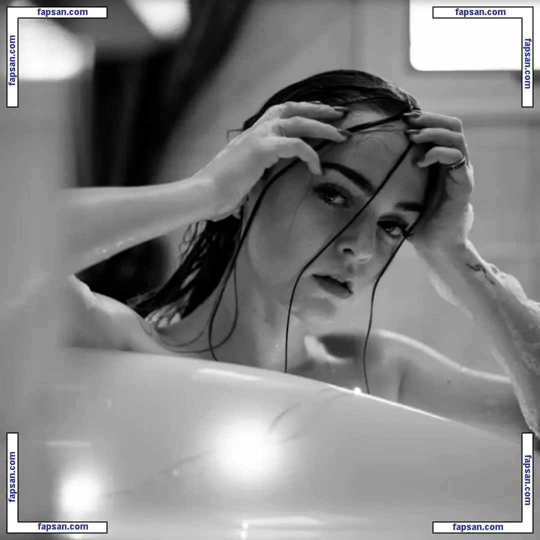 Hallea Jones nude photo #0005 from OnlyFans