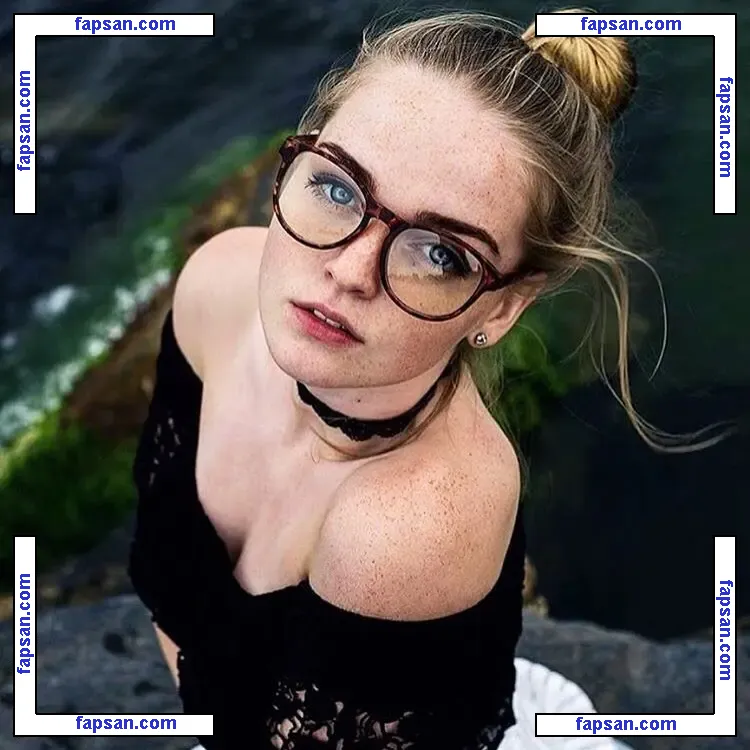 Hallea Jones nude photo #0016 from OnlyFans