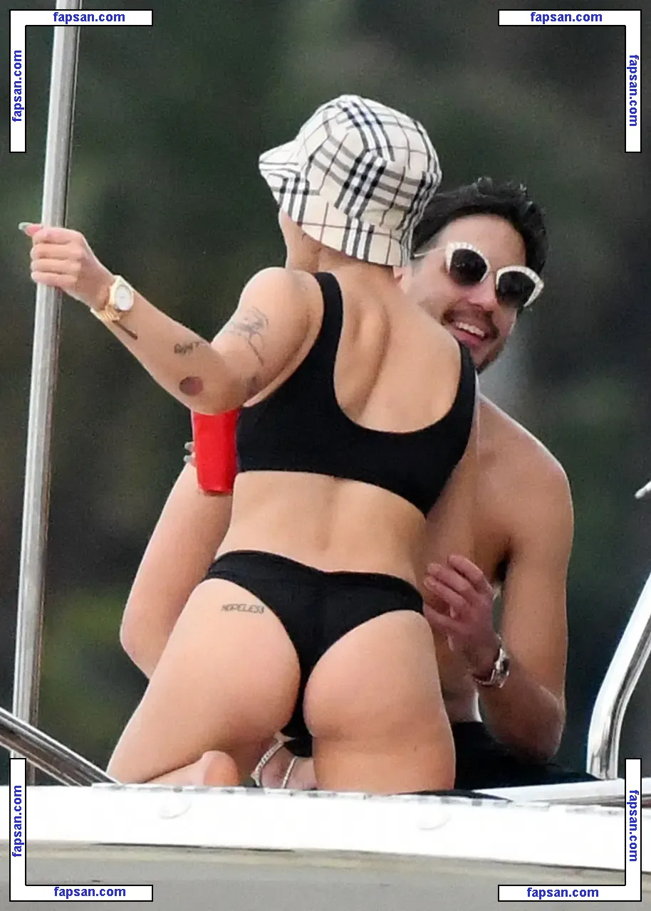 Halsey nude photo #0491 from OnlyFans